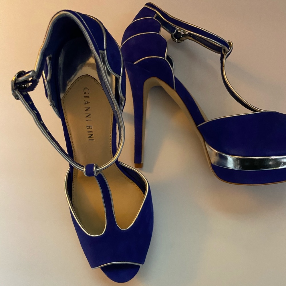 Gianni Bini Blue Colbalt High Heel velvett Heel